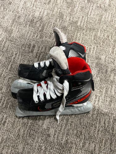 Bauer Vapor 2.7 Goalie Skates - size 2.5