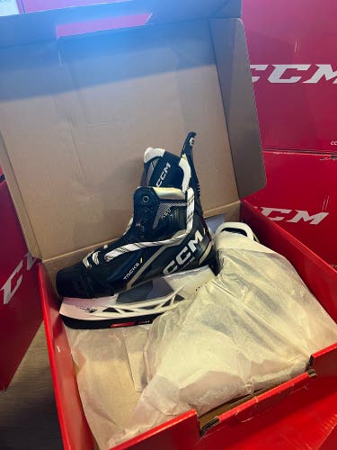 New Senior CCM 8 AS-V Hockey Skates