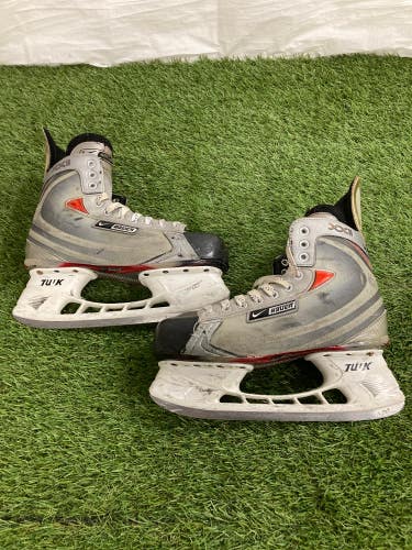 Used Senior Bauer Vapor XXII Hockey Skates Regular Width 9