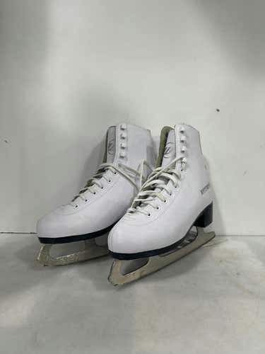 Used Winnwell Fig Senior 5 Women's Figure Skates