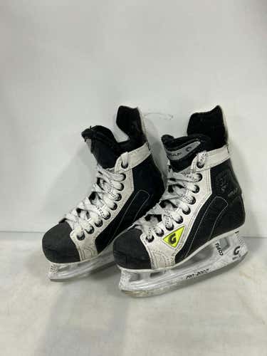 Used Graf 370 Supra Junior 02.5 Ice Hockey Skates