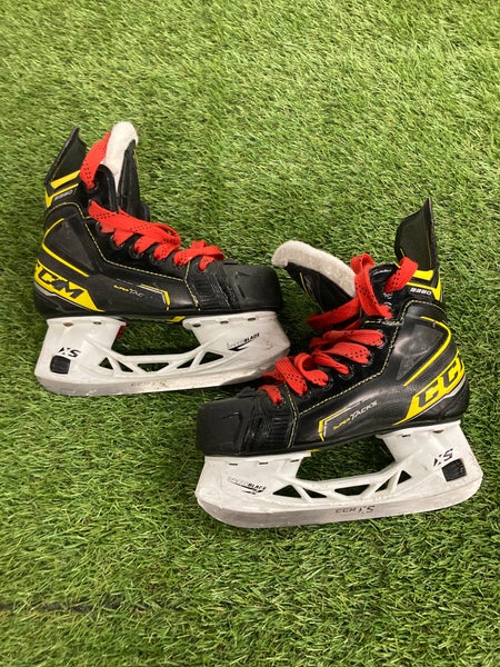 Used Junior CCM Super Tacks 9380 Hockey Skates Regular Width Size 1.5