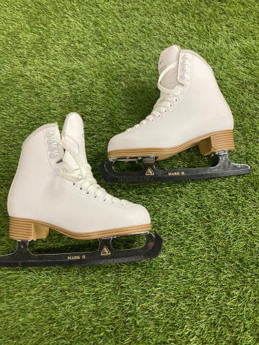 White Used Jackson Ultima Figure Skates Size 4