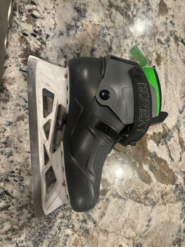 Used Intermediate Bauer Konekt Hockey Goalie Skates Size 5
