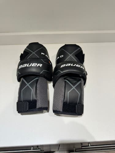 New Pro Bauer knee guards goalie hockey
