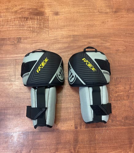 WARRIOR RITUAL X3 E GOALIE KNEE GUARDS - SENIOR - USED