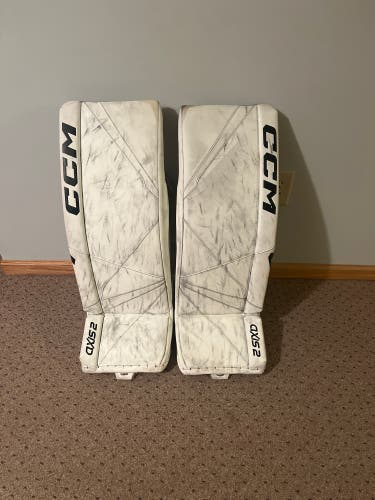 CCM Axis 2 33+1 leg pads