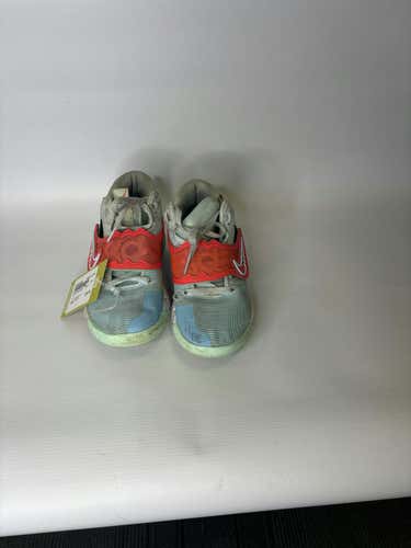 Used Nike Youth 07.5 Basketball Shoes