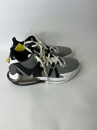 Used Nike Senior 9 Basketball Shoes