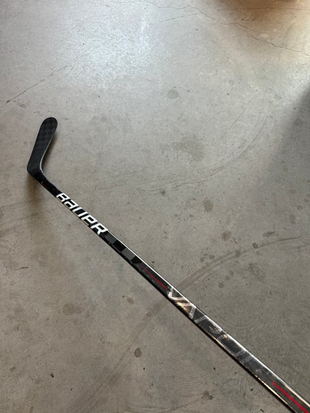 Used Senior Bauer Right Handed P92 Pro Stock Vapor Hyperlite Hockey Stick