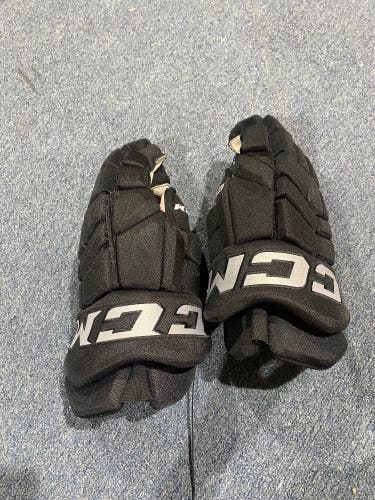 Used Black Charlotte Checkers Black CCM 14" HGTKPP Gloves