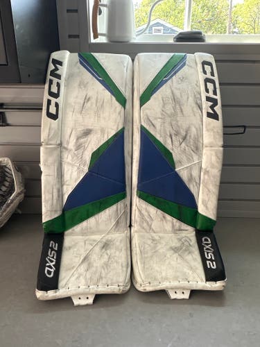 CCM AXIS 2 30+1 leg pads