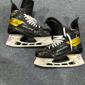 Used Senior Bauer Wide Width Pro Stock 9 3/4E Supreme UltraSonic Hockey Skates
