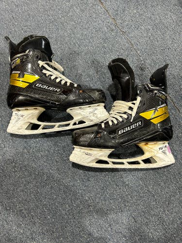 Used Senior Bauer Wide Width Pro Stock 9 3/4E Supreme UltraSonic Hockey Skates