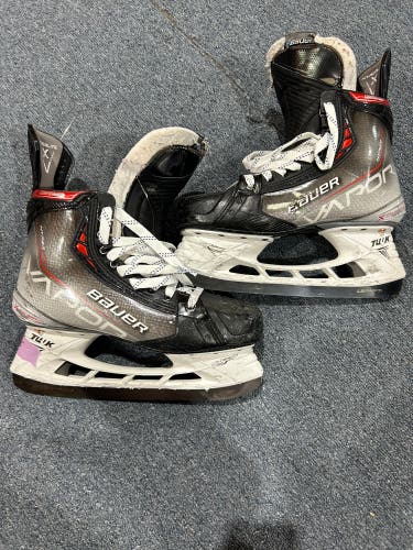 Used Senior Bauer Regular Width Pro Stock 10.5 Vapor Hyperlite Hockey Skates