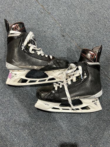 Used Senior Bauer Regular Width Pro Stock 9 Vapor Hyperlite Hockey Skates