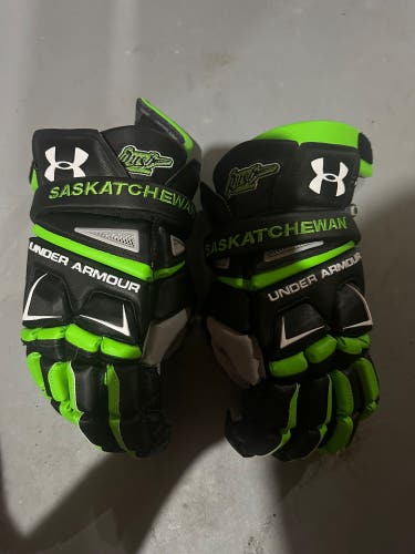 Brand New Team Issue Sask Rush NLL Gloves