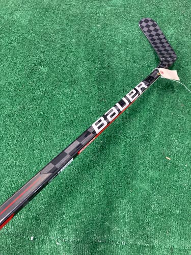 Used Intermediate Bauer Vapor Hyperlite Hockey Stick Left Hand P92M