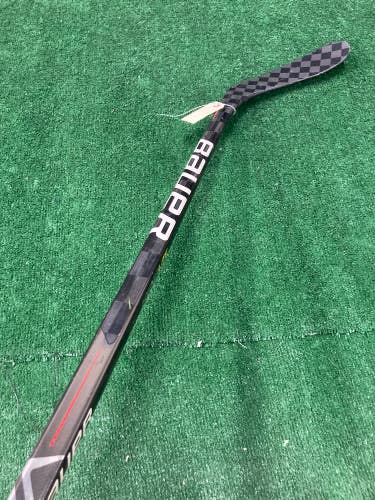 Used Junior Bauer Vapor Hyperlite Hockey Stick Right Handed P28