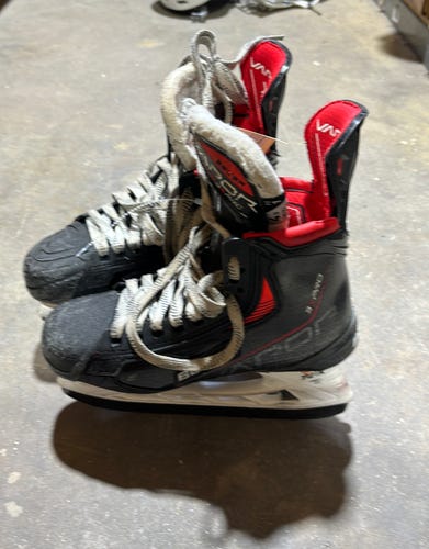 Used Intermediate Bauer Vapor 3X Pro Hockey Skates Size 4.5