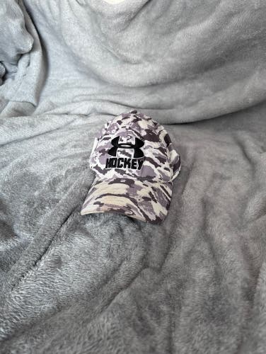 White Used Medium/Large Under Armour Hat