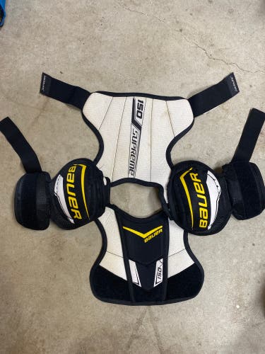 Hockey Bauer youth small shoulder pads