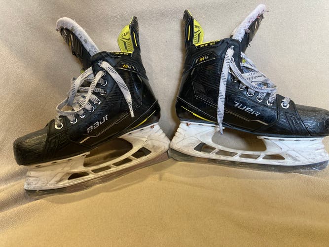 Used Intermediate Bauer Supreme M4 Hockey Skates Size 5