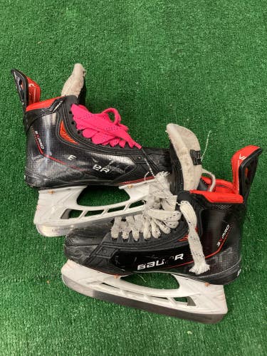 Used Intermediate Bauer Vapor 3X Pro Hockey Skates Size 4.5