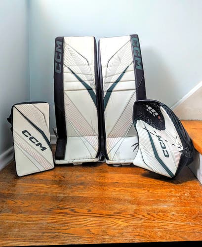 Used custom 32" + 2 intermediate CCM Eflex 6 Regular Goalie Full Set