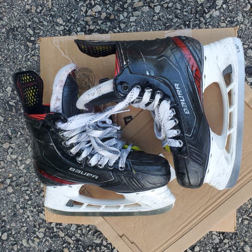 Used Junior Bauer Vapor X Shift Pro Hockey Skates Regular Width Size 3.5