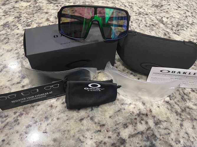 Oakley sutros New