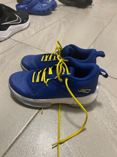 Steph Curry Basketball Shoes. Size 6Y