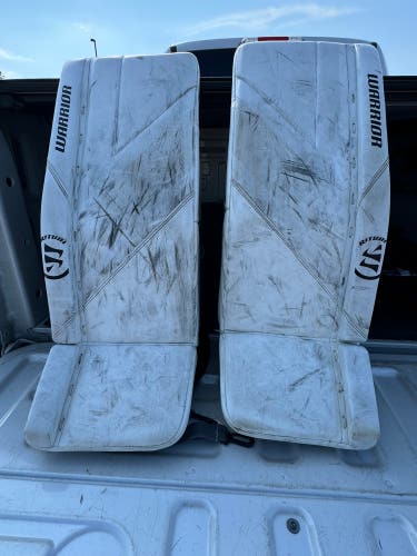 White Used 26" Junior Warrior Ritual G6 E+ Goalie Leg Pads