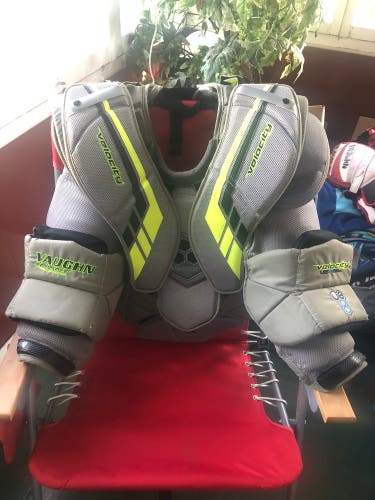 Vaughn ve8 pro carbon chest protector