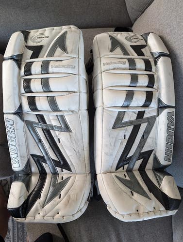 Used 26" Vaughn Velocity 7200 Goalie Leg Pads