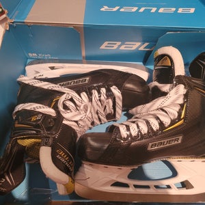 New Senior Bauer 2S Hockey Skates Regular Width Size 6