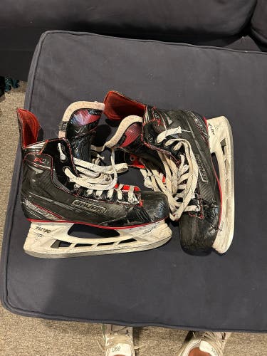 Used Senior Bauer Regular Width  10.5 Vapor X2.7 Hockey Skates