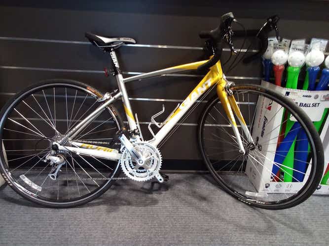 Used Giant Avail 54-55cm - Md Frame 10 Speed Men's Bikes