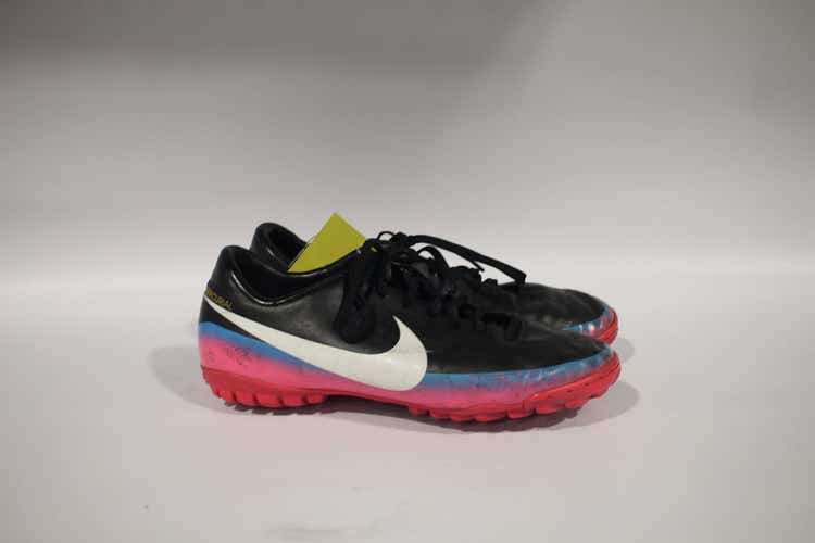 Used Nike Youth 06.5 Indoor Soccer Indoor Cleats 11847-S000010768