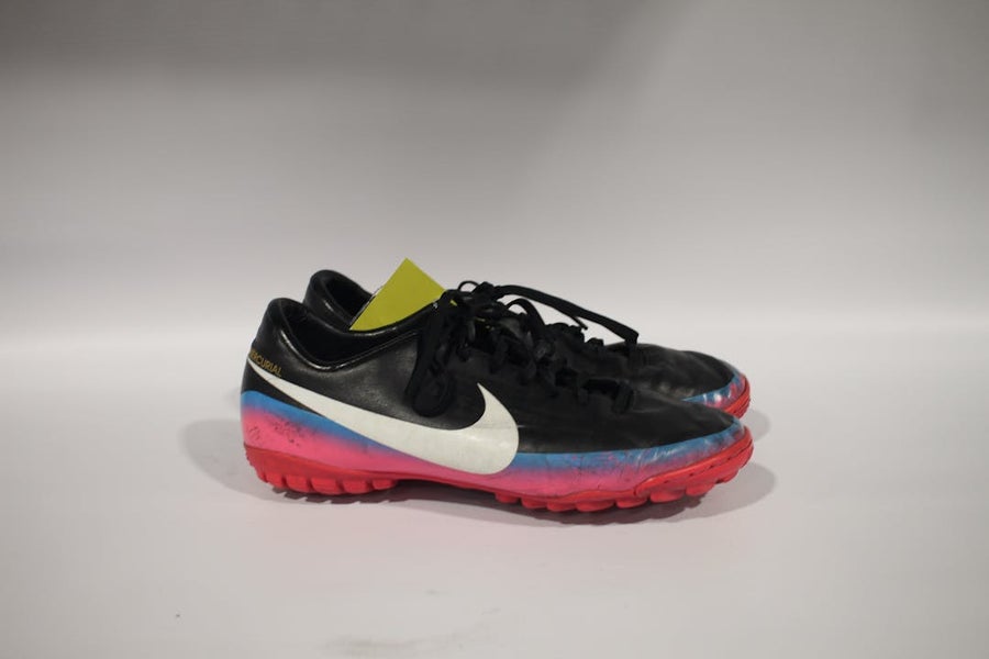 Used Nike Youth 06.5 Indoor Soccer Indoor Cleats 11847-S000010768