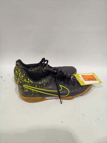 Used Nike Senior 7 Indoor Soccer Indoor Cleats