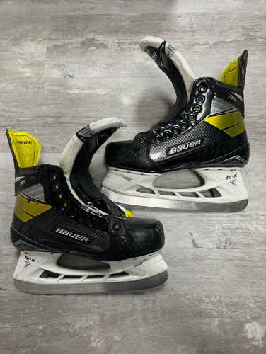 Used Senior Bauer Supreme 3S Hockey Skates Regular Width 5