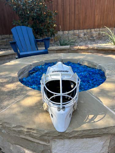 USED SENIOR WARRIOR RITUAL R/F1 GOALIE MASK - SIZE M/L