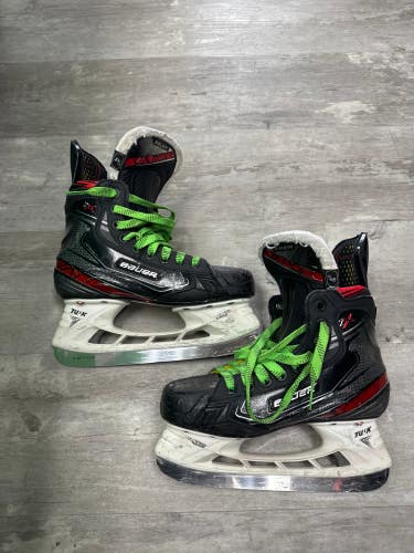 Used Intermediate Bauer Vapor 2X Hockey Skates Regular Width Size 4