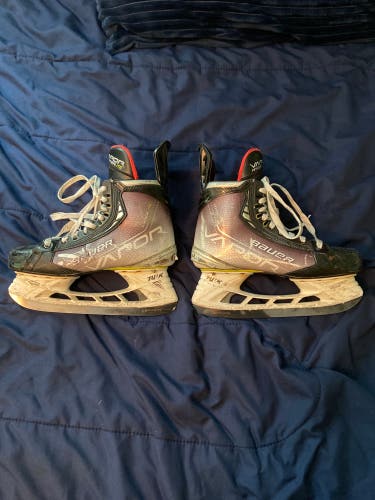 Size 9 Bauer vapor hyperlite skates