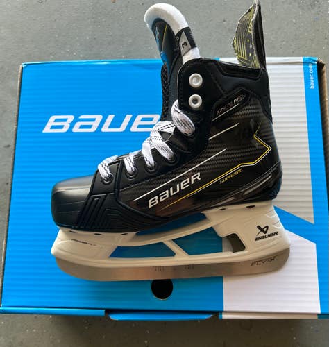 New Junior Bauer Supreme Ignite Pro+ Hockey Skates Regular Width Size 3