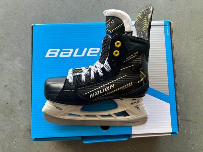 New Junior Bauer Supreme Ignite Pro Hockey Skates Regular Width Size 3