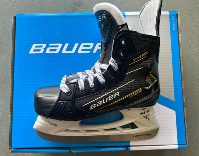 New Junior Bauer Supreme Matrix Hockey Skates Regular Width Size 3
