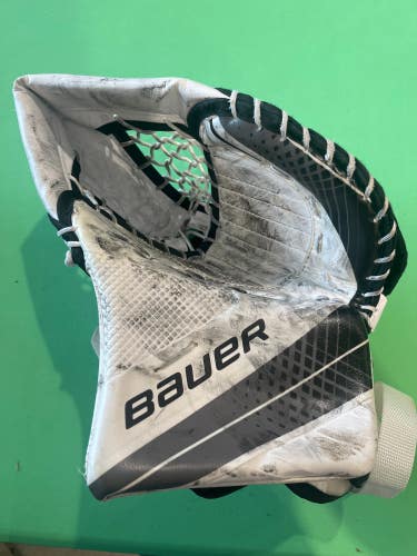 White Used Intermediate Bauer X900 Goalie Glove Regular