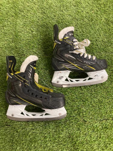 Used Junior CCM Tacks 4092 Hockey Skates Regular Width Size 2.5